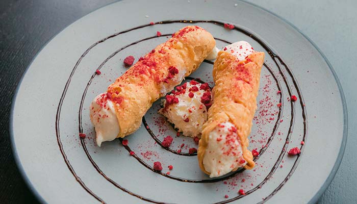 de-drunken-elephant-pizza-brews-restaurant-bar-temecula-ca=dessert-cannoli de-drunken-elephant-pizza-brews-restaurant-bar-temecula-ca=dessert-cannoli